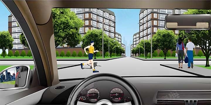 如图所示，在这种路口遇到行人突然横穿怎么办？配图