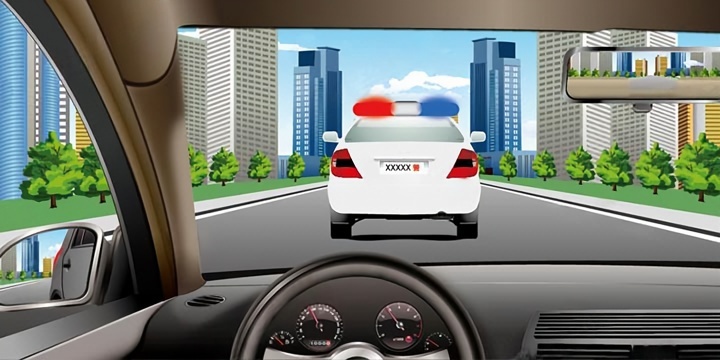 在道路上遇到图中这种情况，可以从两侧超车。配图